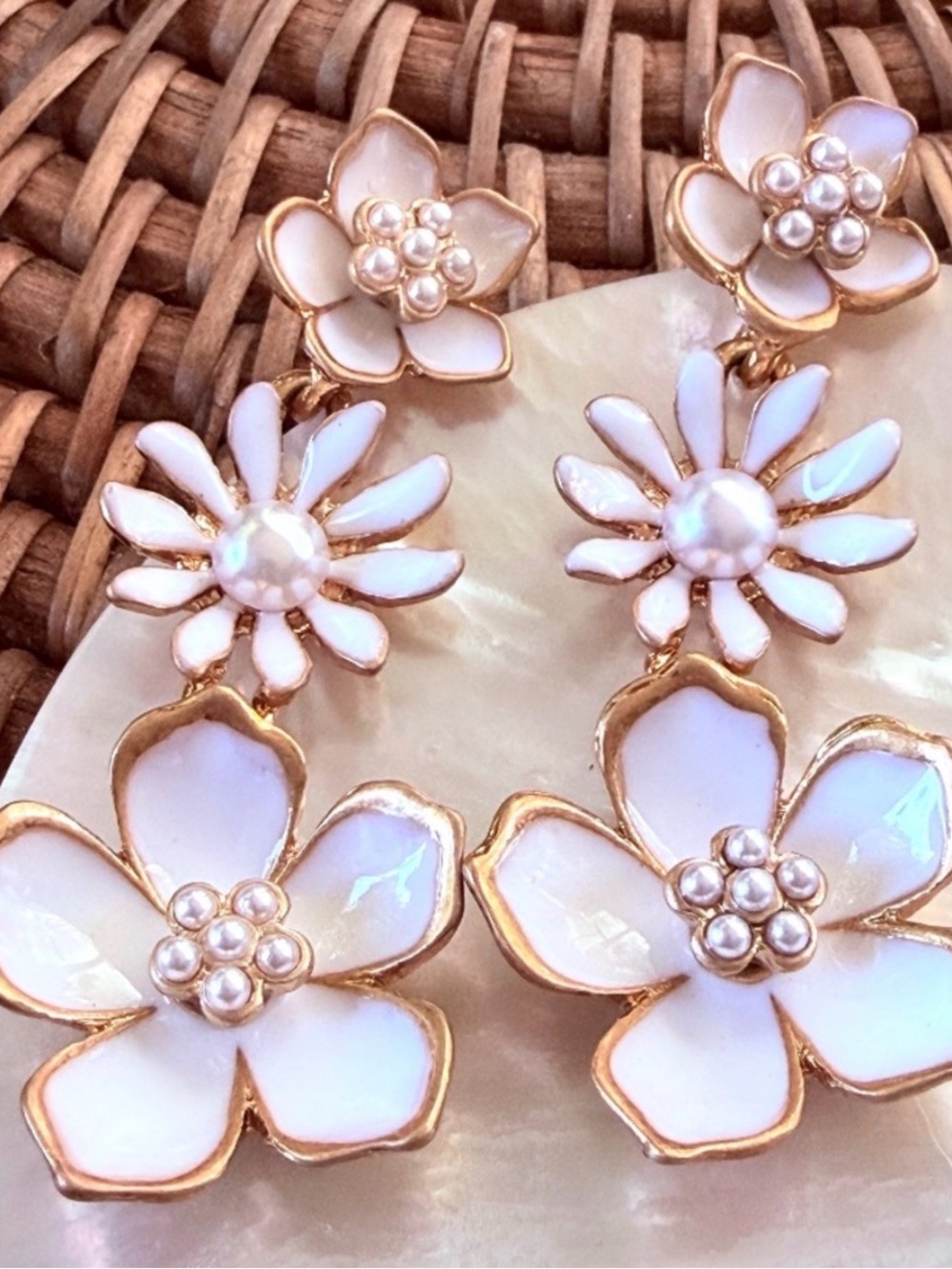 Oscar de la Renta Flower Earrings✨White Enamel Gold Floral ✨Triple Flower Dangle